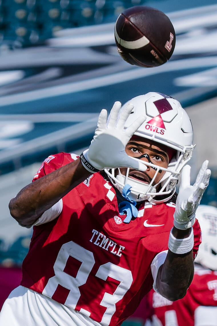 PHILADELPHIA, PA - Temple Owls wide receiver Bryson Goodwin (83) reaches for a pass during pre‑game warmups ahead of a 2025 NCAA football game at Lincoln Financial Field.